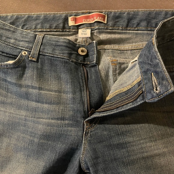 Distressed - Picture 3 of 6